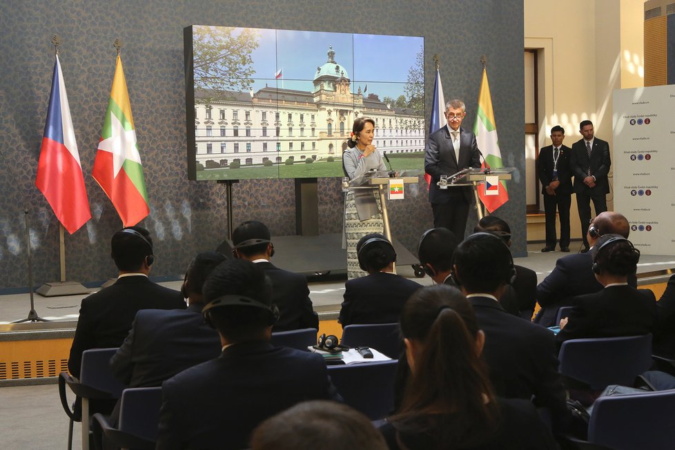 Český premiér Andrej Babiš (ANO) přijal barmskou vůdkyni Su Ťij (3. 6. 2019)