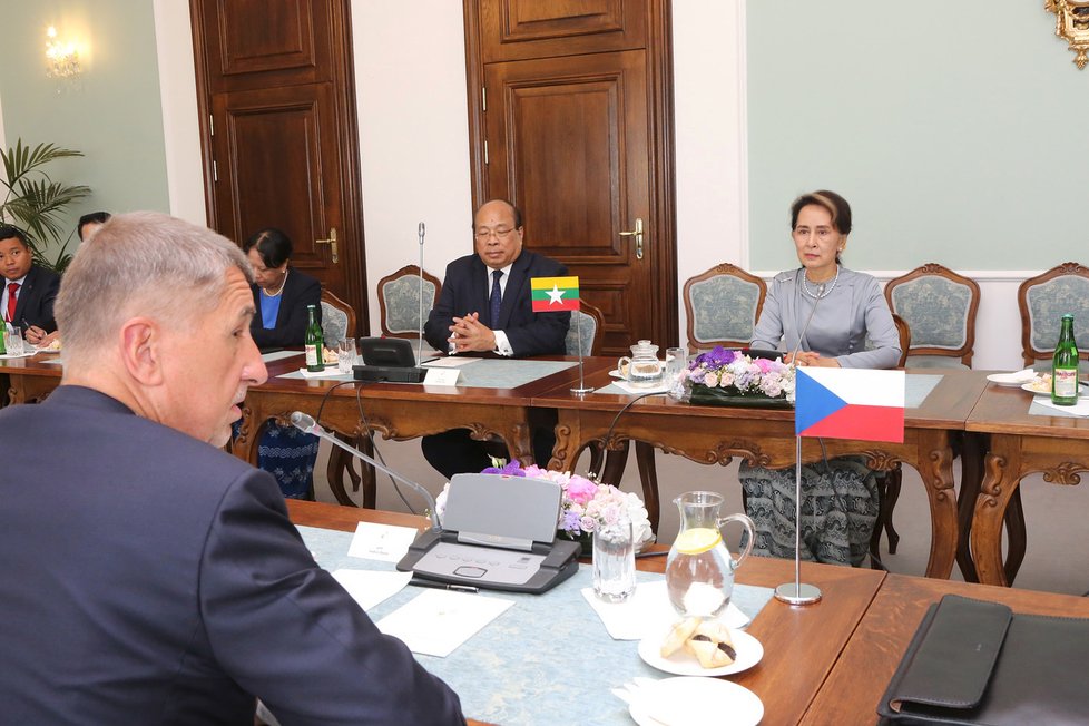 Český premiér Andrej Babiš (ANO) přijal barmskou vůdkyni Su Ťij (3. 6. 2019).