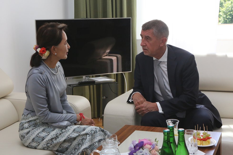 Český premiér Andrej Babiš (ANO) přijal barmskou vůdkyni Su Ťij (3. 6. 2019).