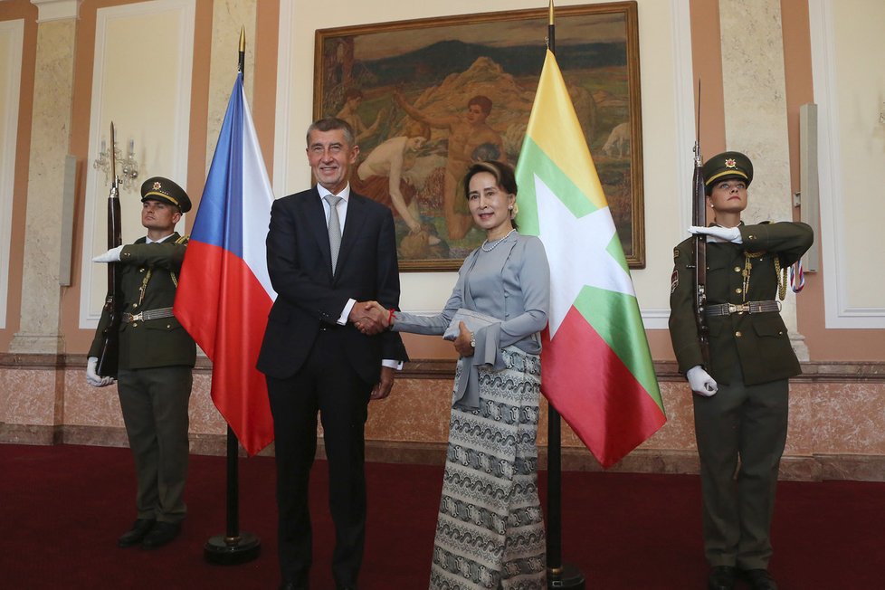 Český premiér Andrej Babiš (ANO) přijal barmskou vůdkyni Su Ťij (3. 6. 2019)