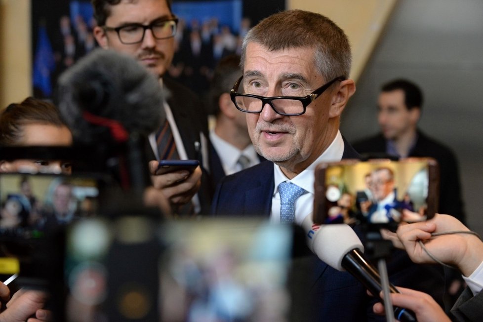 Syn premiéra Andrej Babiš mladší řekl serveru Seznam Zprávy, že spolupracovníci jeho otce ho drželi na Krymu, aby nemohl vypovídat v kauze Čapí hnízdo