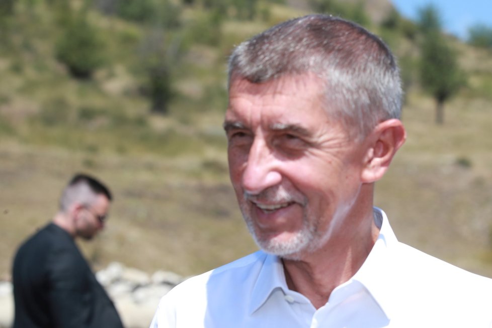 Premiér Andrej Babiš se připravuje na vypouštění syslů, které společně s Richardem Brabcem (ANO) házeli zpátky do nor a přírody