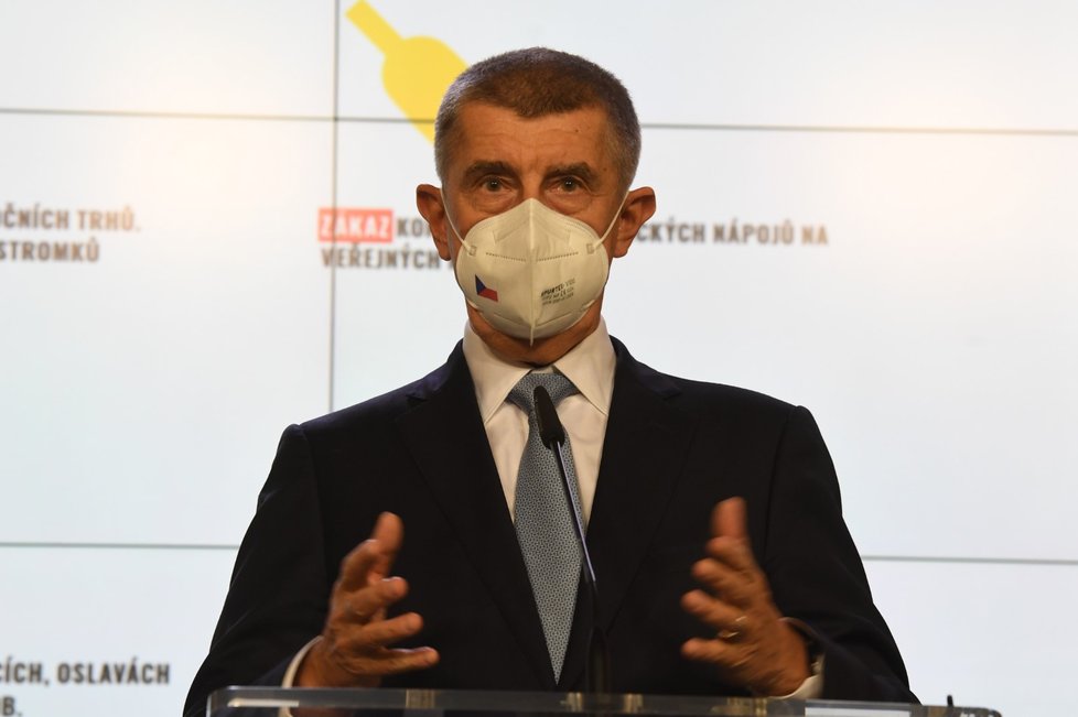 Premiér Andrej Babiš vystoupil na tiskové konferenci po mimořádné schůzi vlády v demisi, která projednávala nová opatření proti šíření onemocnění covid-19 (25. 11. 2021).