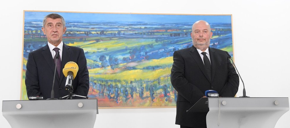 Premiér Andrej Babiš a ministr zemědělství Miroslav Toman (27. 6. 2018)