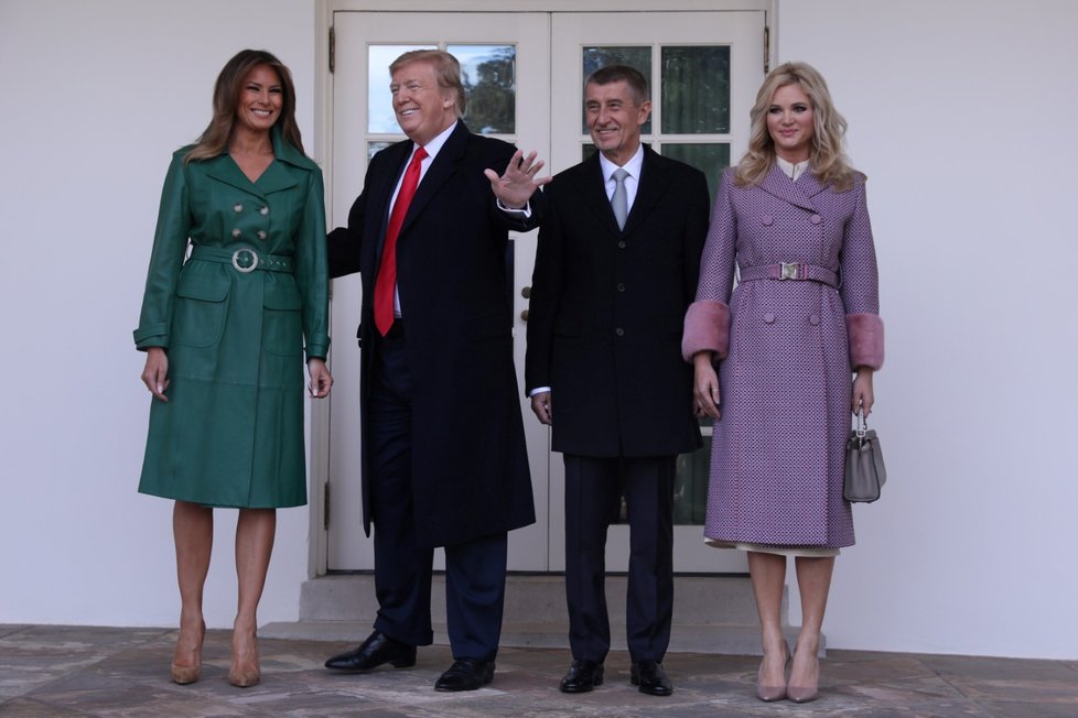 Melania Trumpová, Donald Trump, Andrej Babiš a Monika Babišová před Bílým domem (7. 3. 2019)