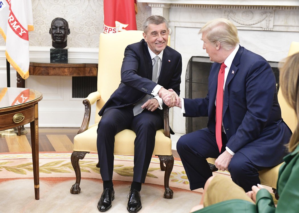 Premiér Andrej Babiš s manželkou Monikou se v Bílém domě setkali s Donaldem Trumpem a jeho manželkou Melanií