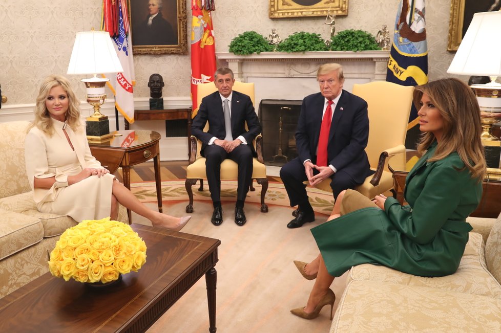 Premiér Andrej Babiš s manželkou Monikou se v Bílém domě setkali s Trumpovými.