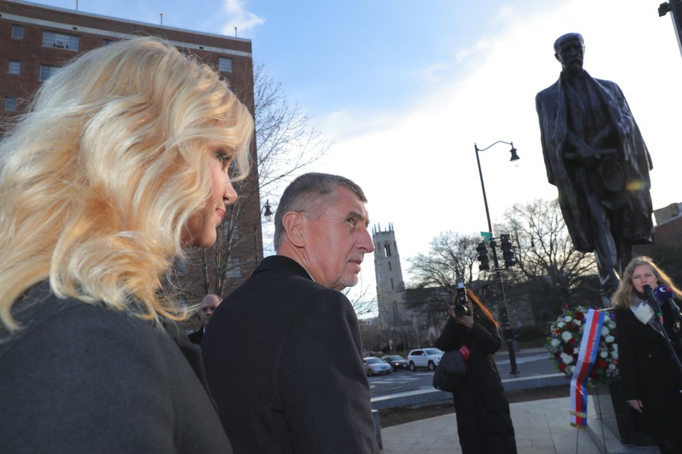 Premiér Andrej Babiš s manželkou Monikou navštívili při příležitosti návštěvy USA i pomník TGM ve Washingtonu DC