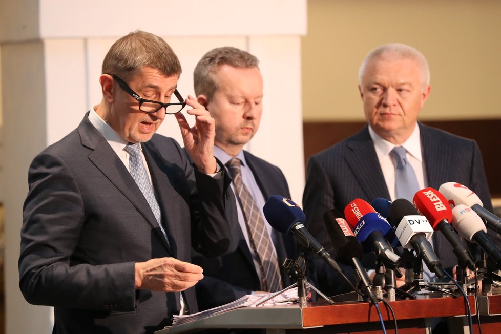 Hnutí ANO bude o vládě vyjednávat exkluzivně s ČSSD. Po schůzce vedení obou stran to oznámil premiér v demisi Andrej Babiš.