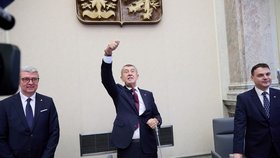 První schůze nové vlády: Premiér Andrej Babiš (ANO), ministr Karel Havlíček (ANO) a ministr Petr Macinka (Motoristé), (15. 12. 2025)