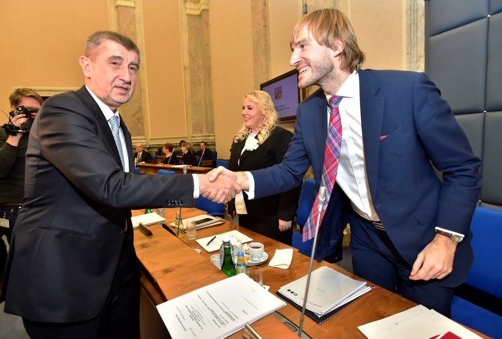 Andrej Babiš na vládě s novým ministrem zdravotnictví Adamem Vojtěchem