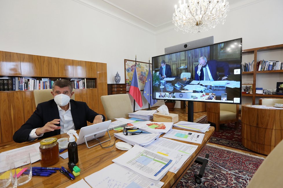 Premiér Andrej Babiš (ANO) na mimořádném jednání vlády (8. 10. 2020)