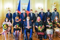 Zeman v nemocnici přijal demisi Babišovy vlády. Kabinet hned zasedne znovu v pátek