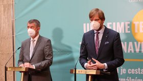 Premiér Andrej Babiš (ANO, vlevo) a ministr zdravotnictví Adam Vojtěch (za ANO)