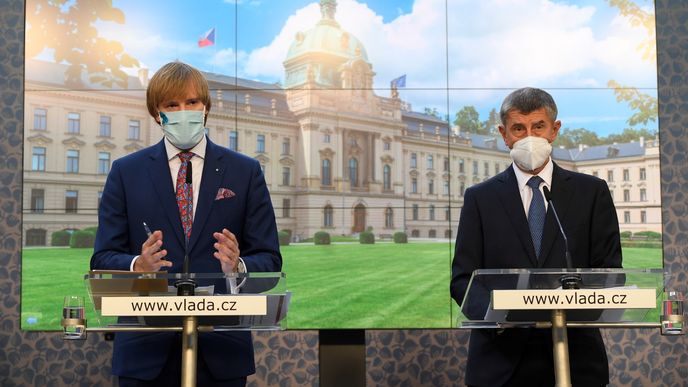 Adam Vojtěch (za ANO) a Andrej Babiš (ANO) na tiskové konferenci (14. 9. 2020)