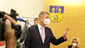 Premiér Andrej Babiš (ANO) odvolil ve sněmovních volbách v Lovosicích v Ústeckém kraji, kde vede kandidátku svého hnutí (8. 10. 2021)