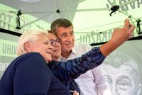 „Je třeba vypláchnout špínu.“ Po Babišovi v Teplicích šel muž s hadicí, zasáhla ochranka