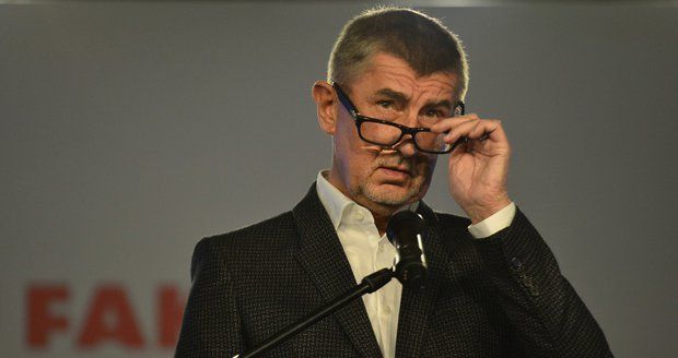 Babiš se hněvá z ciziny: Dopadli jsme mizerně, Senát prostě neumíme