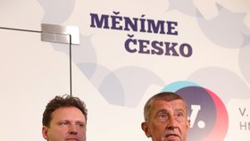 Premiér Andrej Babiš s novou posilou ve vedení hnutí ANO. Post předsedy po Martinu Stropnické převzal Radek Vondráček (17. 2. 2019).