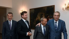 Zleva premiér Andrej Babiš (ANO), předseda Poslanecké sněmovny Radek Vondráček (ANO), předseda Senátu ČR Jaroslav Kubera (ODS) a prezident Miloš Zeman