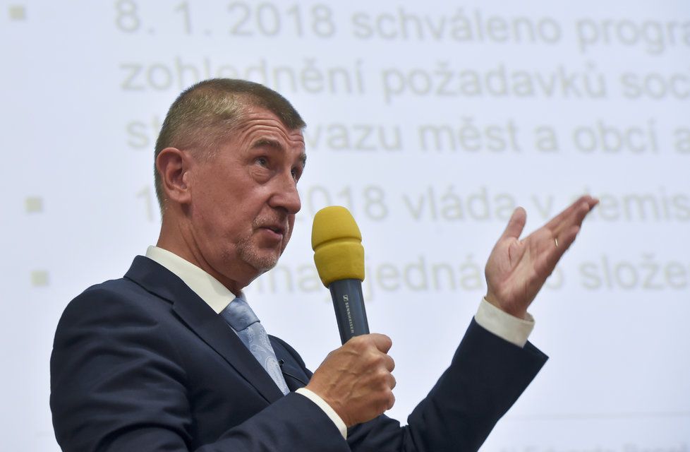 Všichni ministři musí do 28. května vyčíslit své cesty. Na žádost ministryně obrany v demisi Karly Šlechtové (za ANO) je o to požádal premiér v demisi Andrej Babiš (ANO).