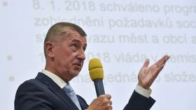 Studenti, stejně jako učitelé dlouhodobě upozorňují na to, že ve výdajích na školství přepočítaných na procenta HDP Česko silně pokulhává za vyspělými zeměmi v OECD