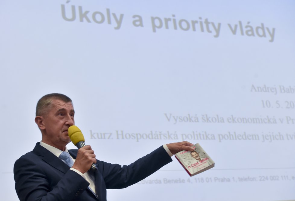 Předseda hnutí ANO Andrej Babiš považuje navrženou koaliční smlouvu s ČSSD za přijatelný kompromis. Nyní bude na sociální demokracii, zda se ve vnitrostranickém referendu rozhodne do vlády vstoupit, nebo ne