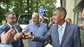 Babiš s ministry Tomanem (ČSSD) a Kremlíkem (za ANO) při návštěvě Středočeského kraje