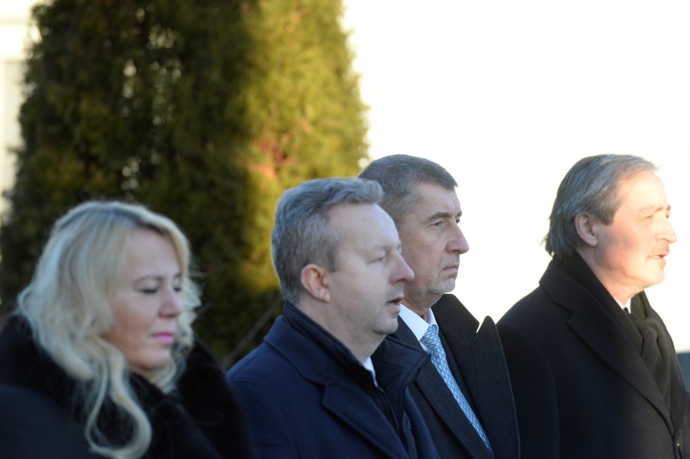 Andrej Babiš a navržení ministři vlády odjeli do Lán k hrobu prezidenta T. G. Masaryka.