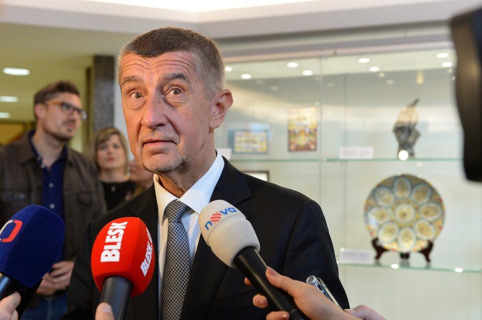 Andrej Babiš (ANO) v záchvatu emocí Miroslavu Kalouskovi (TOP 09) tykal, tvrdil, že rozkradl ministerstvo obrany.