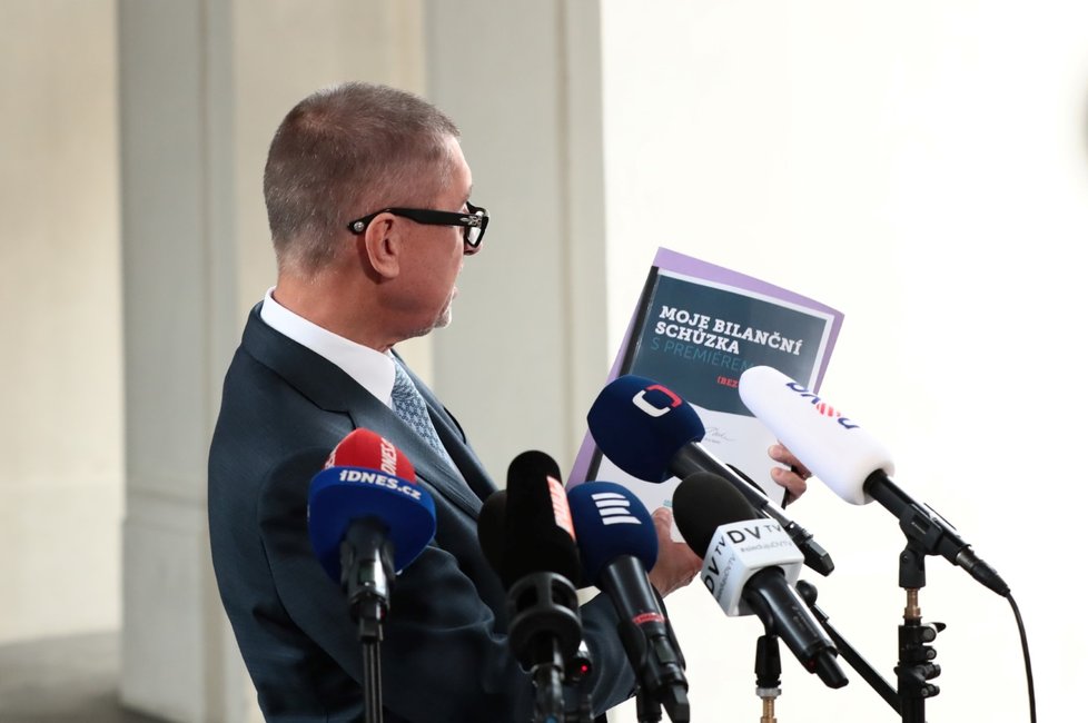 Šéf hnutí ANO Andrej Babiš po schůzce s prezidentem Milošem Zemanem na Hradě (14. 9. 2017)