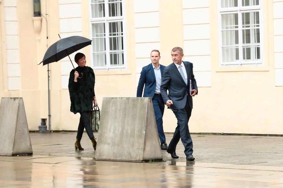 Šéf hnutí ANO Andrej Babiš po schůzce s prezidentem Milošem Zemanem na Hradě (14. 9. 2017)