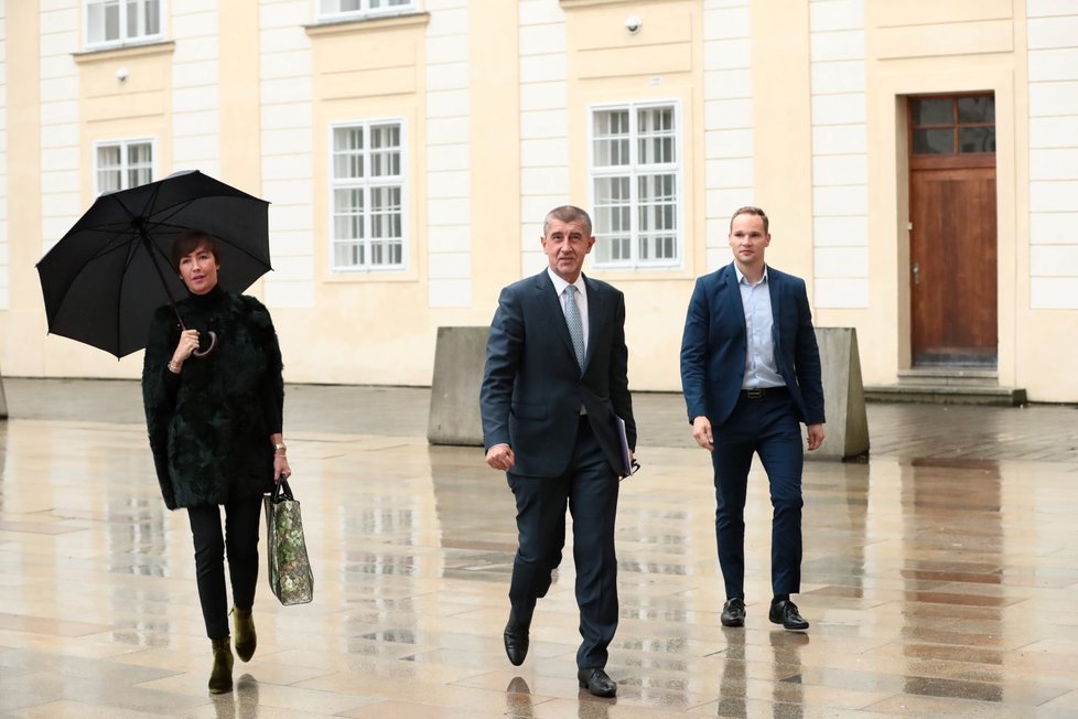 Šéf hnutí ANO Andrej Babiš po schůzce s prezidentem Milošem Zemanem na Hradě (14. 9. 2017)