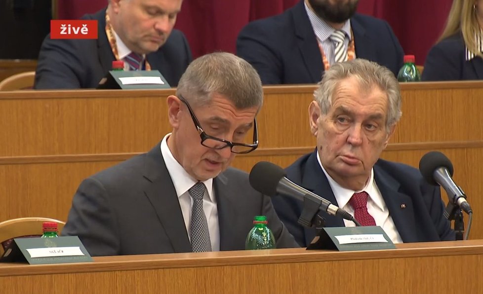 Premiér Andrej Babiš (ANO, vlevo) a prezident Miloš Zeman na Velitelském shromáždění v Praze (20. 11. 2019)