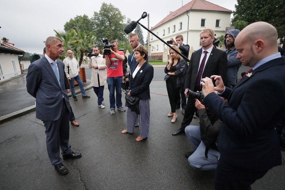 Premiér Andrej Babiš (ANO) po schůzce s prezidentem Milošem Zemanem v Lánech (20. 8. 2019)