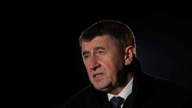 Premiér Andrej Babiš v době, kdy prezident Miloš Zeman mluvil se šéfem BIS Michalem Koudelkou a ministryní obrany Karlou Šlechtovou, zveřejnil, že Česko v reakci na ruská obvinění vyhostí tři členy ruského diplomatického personálu.