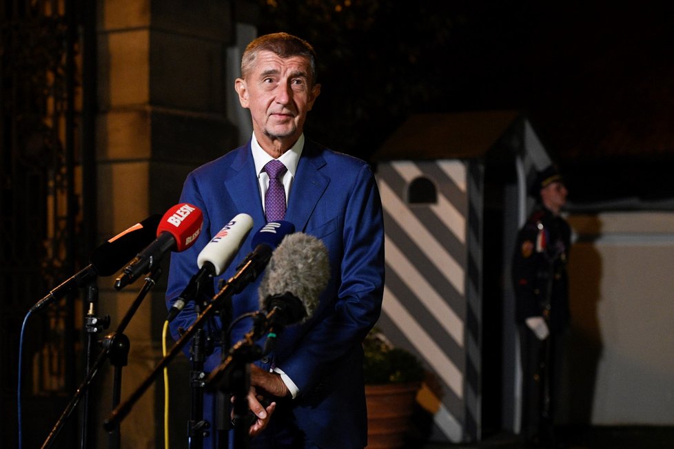 Premiér Andrej Babiš hovoří s novináři po setkání s prezidentem Milošem Zemanem, který jej přijal 16. září 2019 na zámku v Lánech.