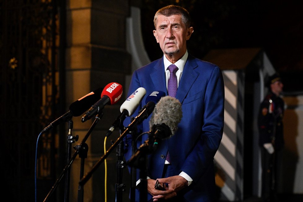 Premiér Andrej Babiš hovoří s novináři po setkání s prezidentem Milošem Zemanem, který jej přijal 16. září 2019 na zámku v Lánech.