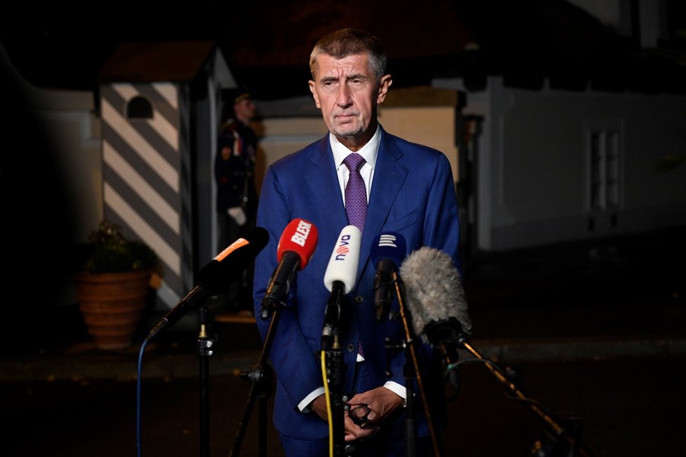 Premiér Andrej Babiš hovoří s novináři po setkání s prezidentem Milošem Zemanem, který jej přijal 16. září 2019 na zámku v Lánech.