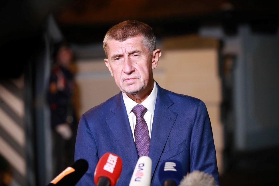 Premiér Andrej Babiš hovoří s novináři po setkání s prezidentem Milošem Zemanem, který jej přijal 16. září 2019 na zámku v Lánech.