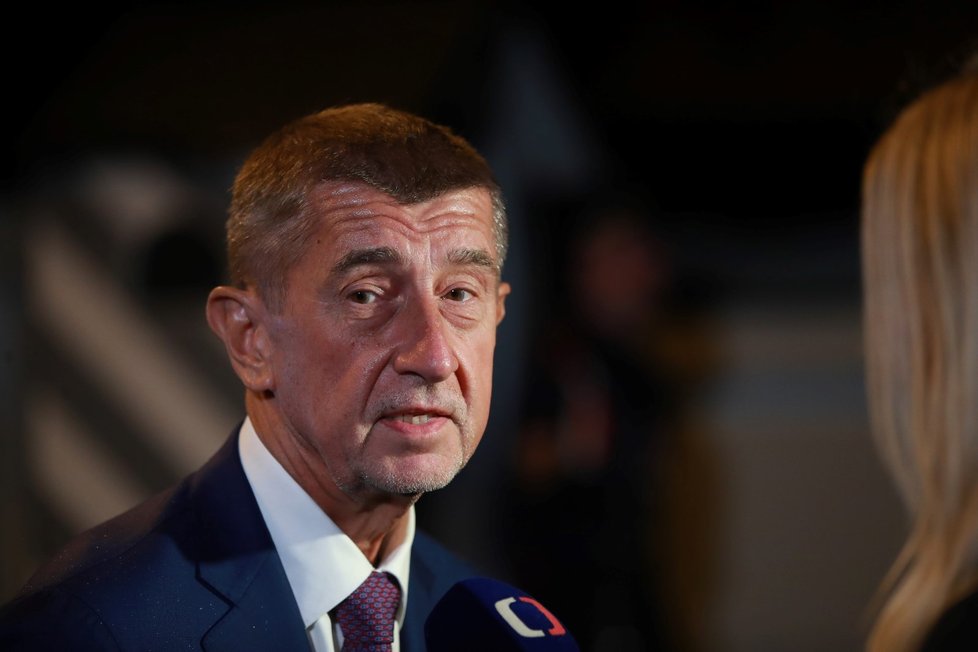 Premiér Andrej Babiš hovoří s novináři po setkání s prezidentem Milošem Zemanem, který jej přijal 16. září 2019 na zámku v Lánech.