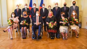 Ministři vlády Andreje Babiše (ANO) u prezidenta Miloše Zemana v Lánech (28. 6. 2021)
