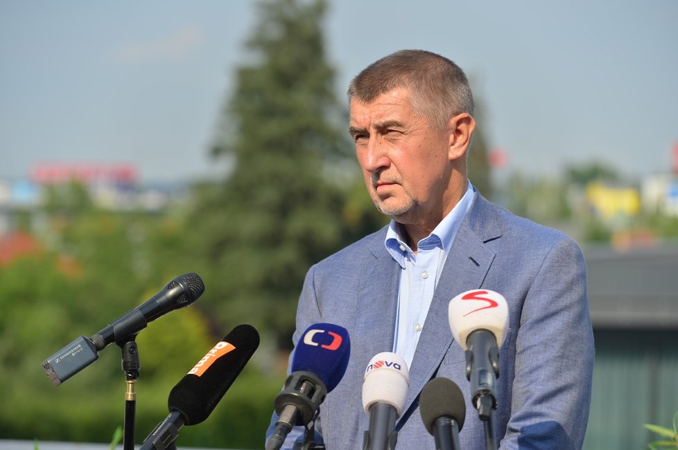 Babiš jede za Zemanem do Lán. Proberou rozpočet i ministerstvo práce.