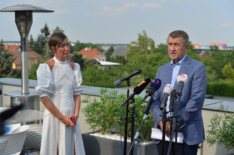 Babiš jede za Zemanem do Lán. Proberou rozpočet i ministerstvo práce.