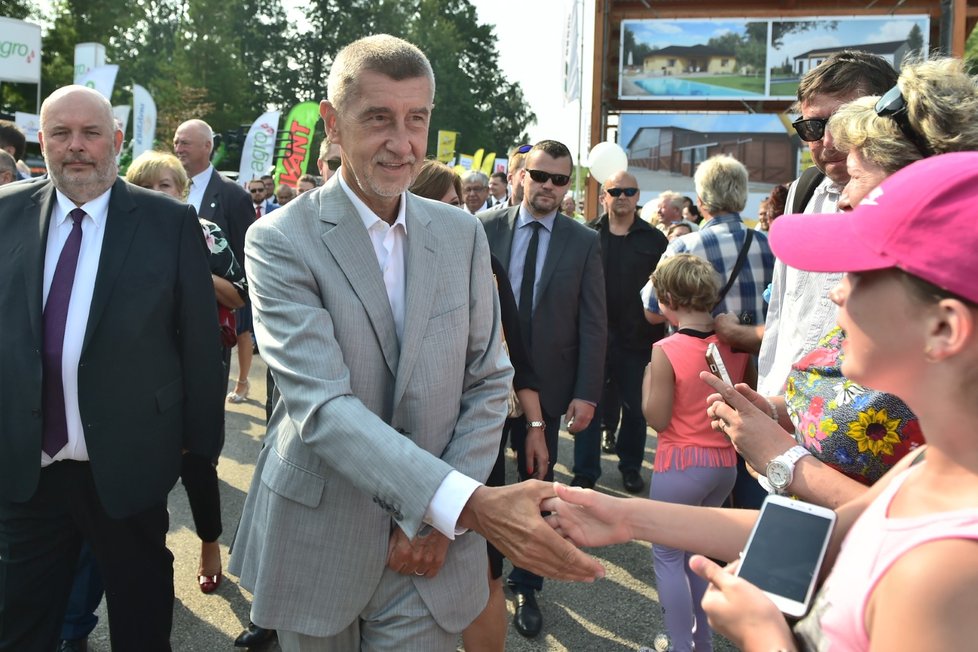 Premiér Andrej Babiš (ANO) šel v průvodu na Zemi živitelce.