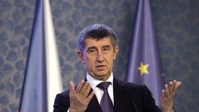 Vicepremiér Andrej Babiš (ANO) ale za svým ministrem stojí.