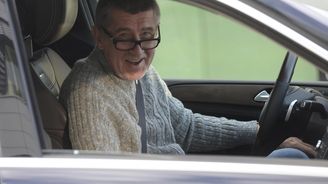 Andrej Babiš si nevidí do huby a otáčí, jak se mu to hodí Andrej Babiš si nevidí do huby a otáčí, jak se mu to hodí