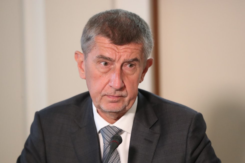 Andrej Babiš (ANO) v záchvatu emocí Miroslavu Kalouskovi (TOP 09) tykal, tvrdil, že rozkradl ministerstvo obrany.