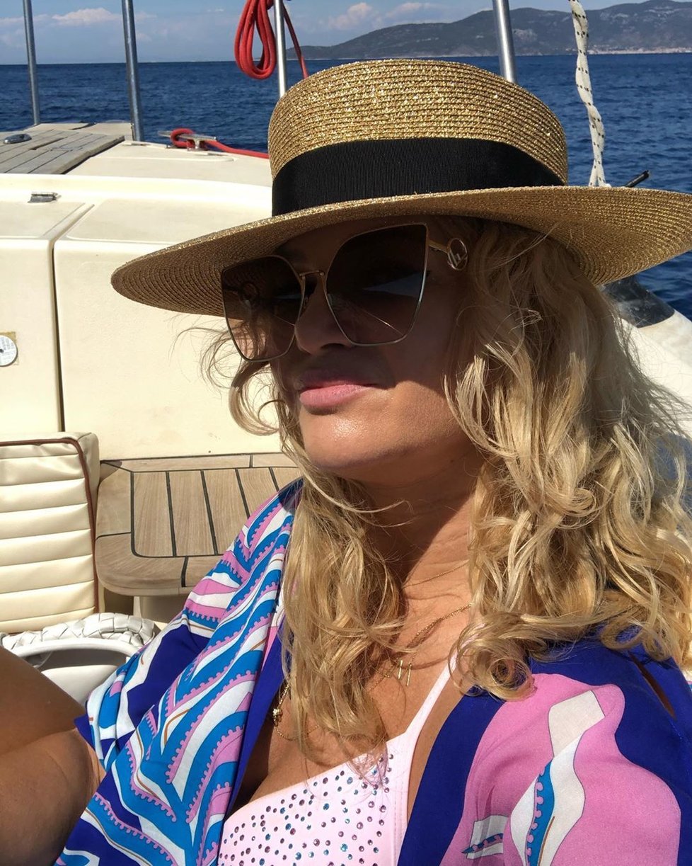 Monika Babišová si se synem Frederikem prodloužila dovolenou v Chorvatsku. Její druhou část tráví především na lodi (červenec 2020).