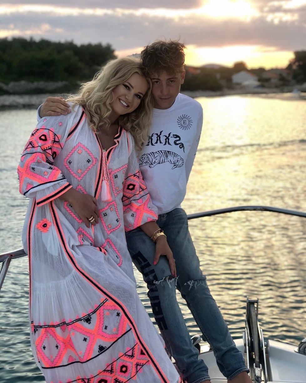 Monika Babišová si se synem Frederikem prodloužila dovolenou v Chorvatsku. Její druhou část tráví především na lodi (červenec 2020)